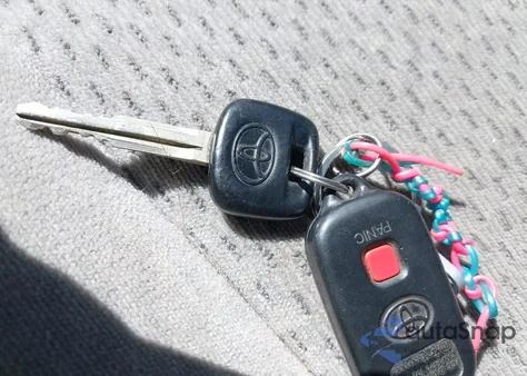 2002 Toyota Camry Le из США, поврежденный, VIN 4T1BE32K82U554016